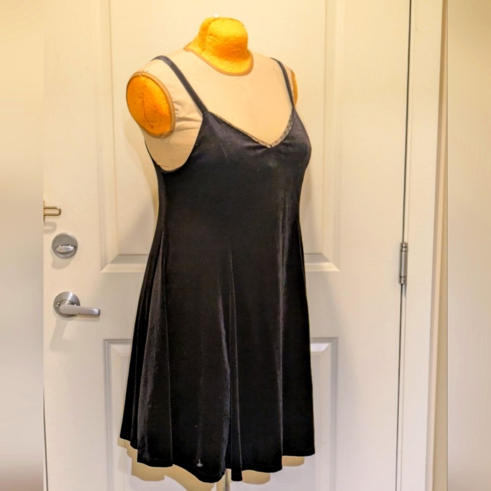 EUC XL Black Stretch Velvet Gothic Spaghetti Strap Skater Dress - Picture 2 of 6